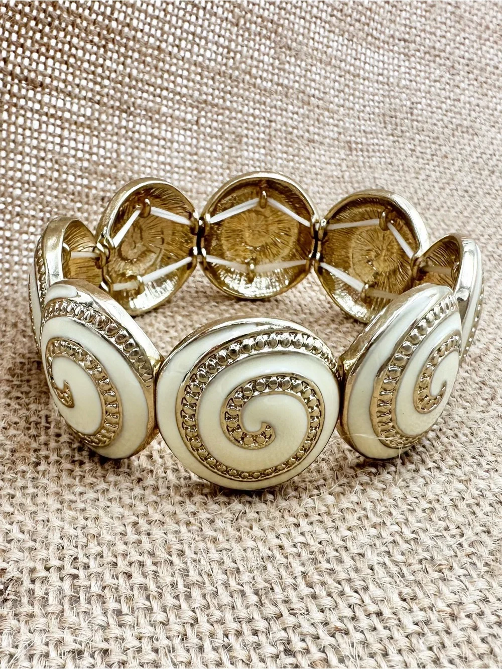 🌼 Cream Gold Tone Swirl Panel Stretch Bracelet